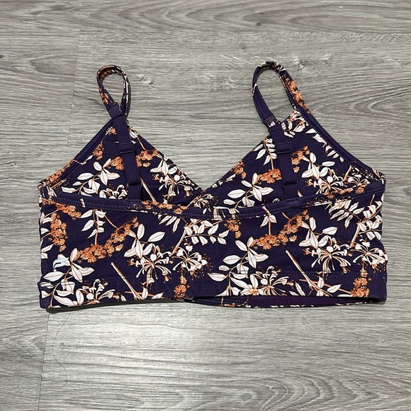 Fabletics Sports Bra in Purple Floral, Women’s Size Small - Picture 2 of 3